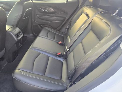 Used 2023 GMC Terrain SLT w/ Infotainment Package II image 11