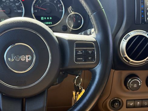 Used 2011 Jeep Wrangler Unlimited Sahara w/ Connectivity Group AWD/4WD image 22