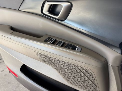 Used 2026 Kia Carnival FWD image 18