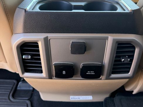 Used 2020 Ford F250 Lariat w/ Lariat Value Package AWD/4WD image 12