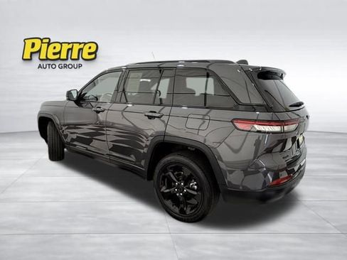 Used 2023 Jeep Grand Cherokee Altitude image 2