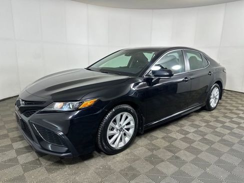 Used 2024 Toyota Camry SE image 7