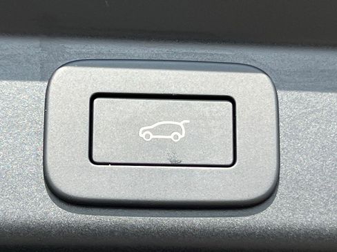 Used 2024 Land Rover Range Rover Sport SE AWD/4WD image 19