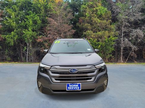 Used 2025 Subaru Forester Premium AWD/4WD image 2