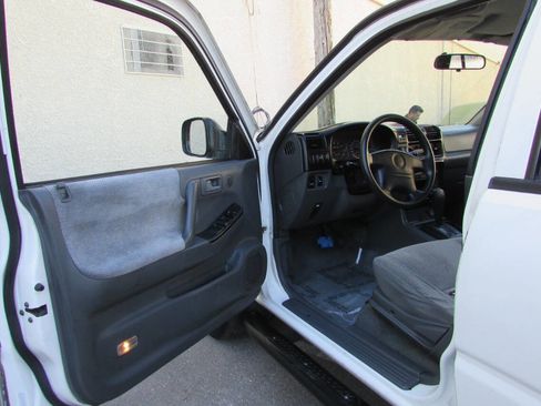 Used 1999 Isuzu Rodeo LS image 21