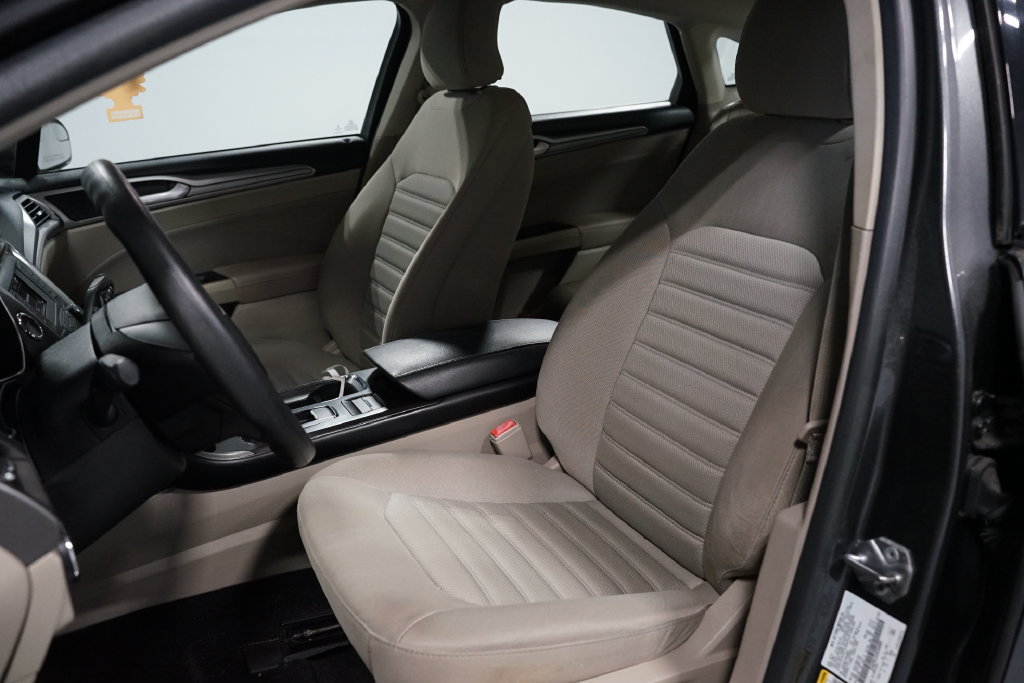 Used 2018 Ford Fusion SE FWD image 6