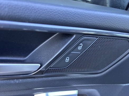 Used 2023 Volkswagen Tiguan SE R-Line image 21