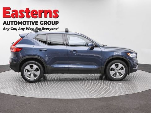 Used 2021 Volvo XC40 T5 Momentum AWD/4WD image 4