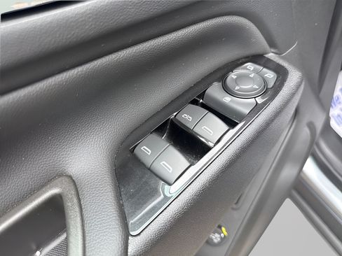 Used 2023 Chevrolet Equinox Premier AWD/4WD image 19