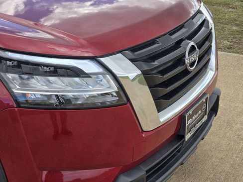 Used 2022 Nissan Pathfinder SV image 12