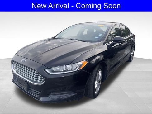 Used 2016 Ford Fusion SE FWD image 2