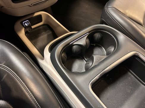 Used 2023 Chrysler Pacifica Touring-L FWD image 19