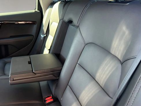 Used 2016 Volvo XC70 T5 Premier w/ Proximity Package image 34