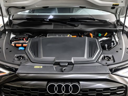 Used 2024 Audi Q8 e-tron Premium Plus w/ Premium Plus Package image 12