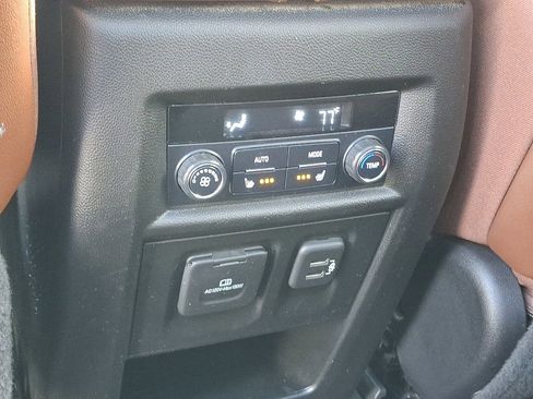 Used 2019 Chevrolet Traverse High Country image 10