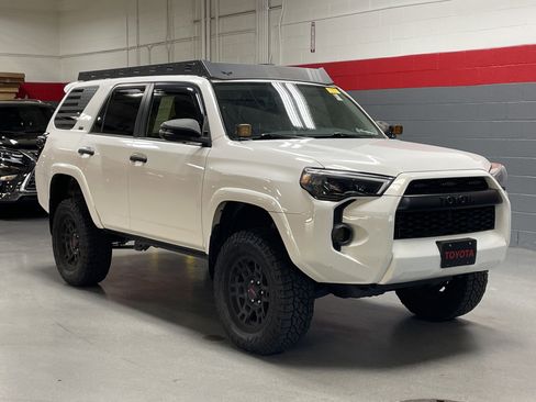 Used 2017 Toyota 4Runner SR5 Premium image 2