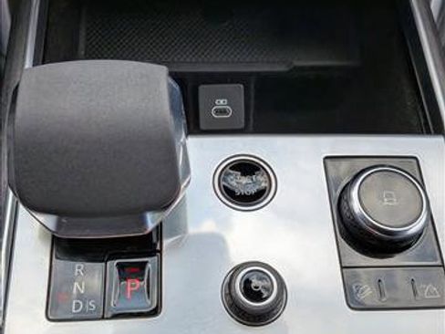 Used 2023 Land Rover Range Rover SE image 16