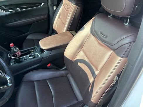 Used 2023 Cadillac XT6 Premium Luxury w/ Technology Package FWD image 16