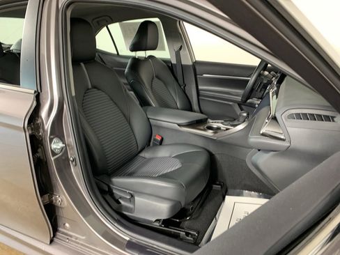 Used 2024 Toyota Camry SE w/ Convenience Package image 35