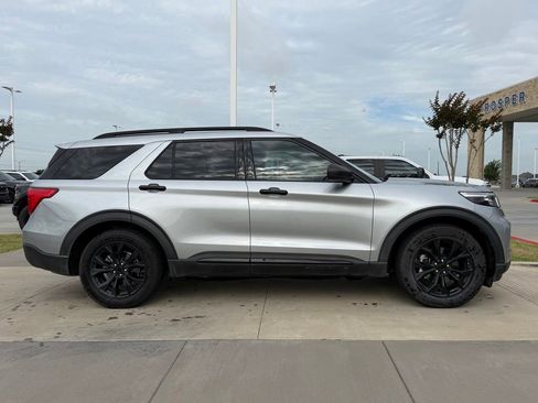 Used 2021 Ford Explorer XLT w/ Equipment Group 202A RWD image 20