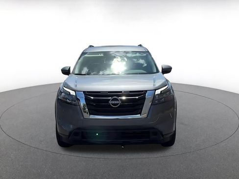 Used 2025 Nissan Pathfinder SV FWD image 4