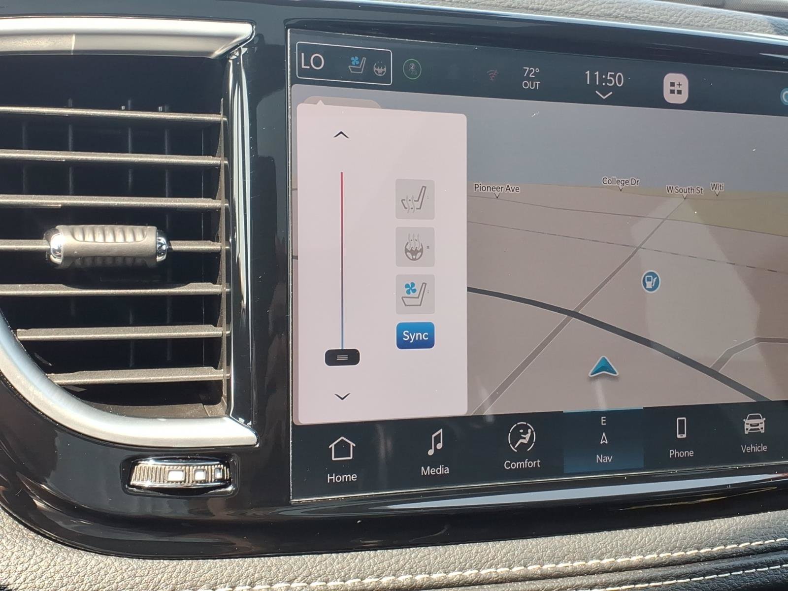 Used 2025 Chrysler Pacifica Limited FWD image 19