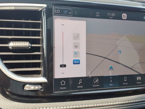 Used 2025 Chrysler Pacifica Limited FWD image 19