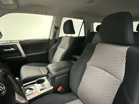 Used 2015 Toyota 4Runner SR5 AWD/4WD image 9