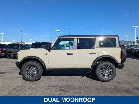 New 2025 Ford Bronco Badlands image 2