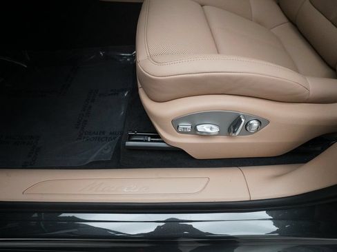 Used 2026 Porsche Macan AWD/4WD image 17