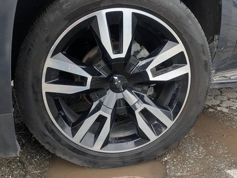 Used 2019 Chevrolet Suburban Premier AWD/4WD image 10
