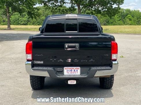 Used 2017 Toyota Tacoma 4x4 Double Cab image 6