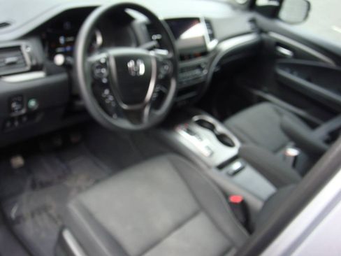 Used 2020 Honda Ridgeline Sport image 12