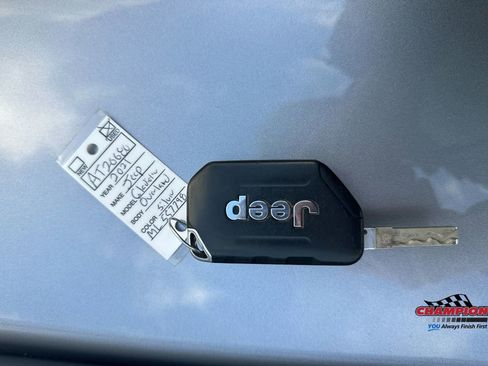 Used 2021 Jeep Gladiator Overland image 28