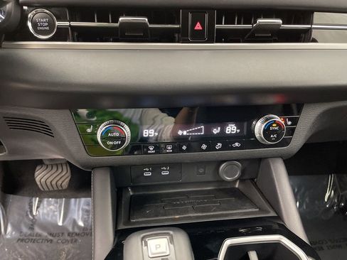 Used 2025 Mitsubishi Outlander SE image 15