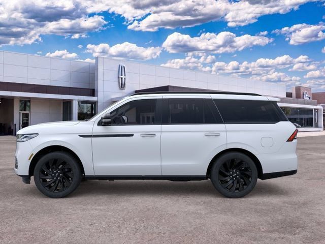 New 2026 Lincoln Navigator Reserve w/ Jet Appearance Package AWD/4WD image 3