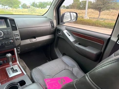 Used 2012 Nissan Pathfinder LE AWD/4WD image 31