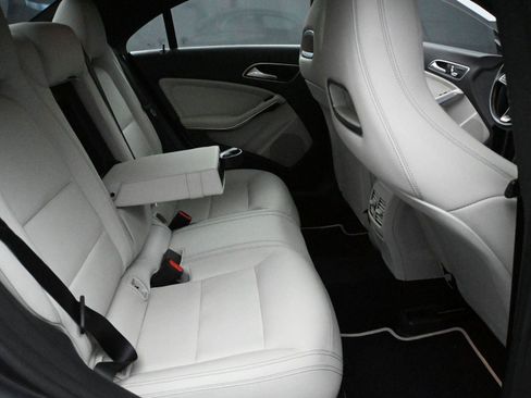Used 2019 Mercedes-Benz CLA 250 4MATIC image 19