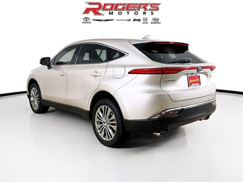 Used 2024 Toyota Venza Limited image 5