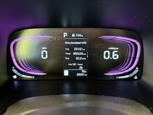 Used 2025 Kia Soul LX w/ LX Technology Package FWD image 35