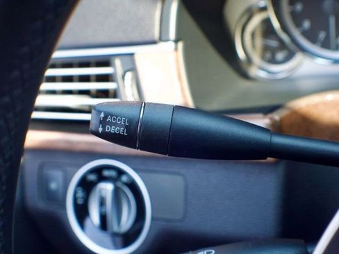 Used 2013 Mercedes-Benz E 350 4MATIC Sedan image 25