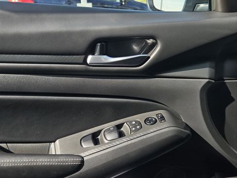 Used 2024 Nissan Altima 2.5 SV image 22