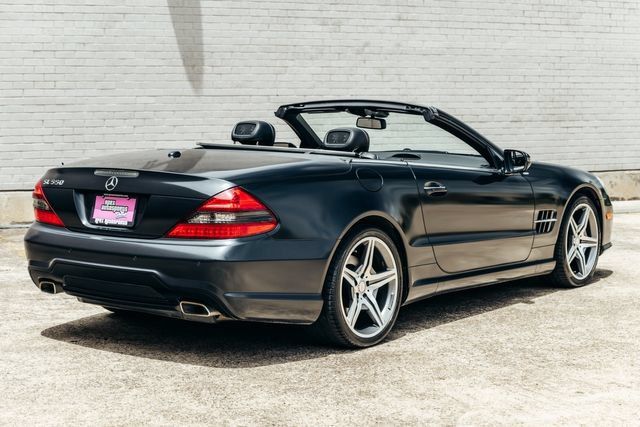 Used 2011 Mercedes-Benz SL 550 image 7