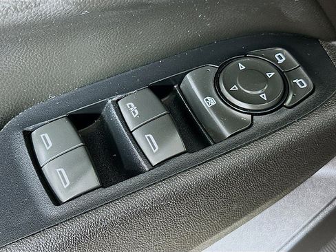Used 2019 Chevrolet Equinox LT FWD image 18