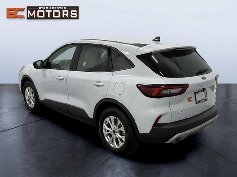 Used 2025 Ford Escape Active AWD/4WD image 4