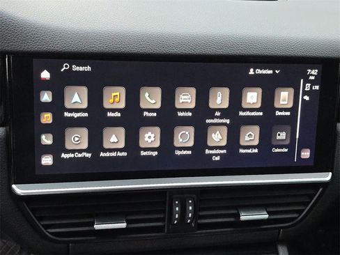 Used 2022 Porsche Cayenne image 28