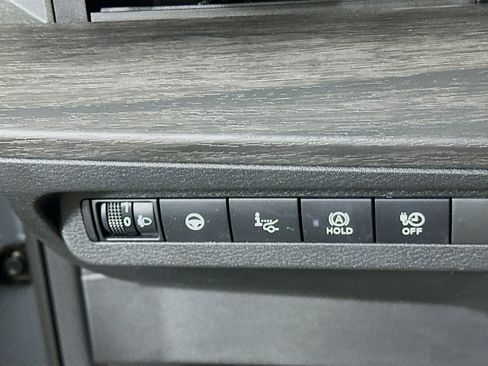 Used 2024 Nissan Ariya AWD image 16