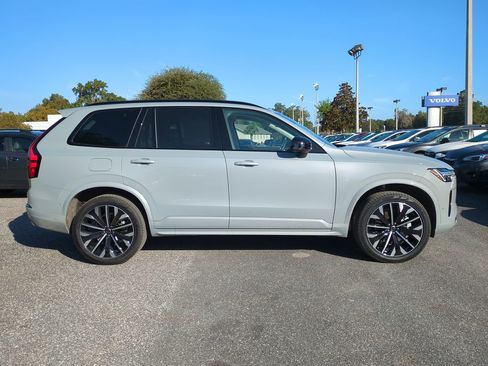 New 2026 Volvo XC90 B6 Ultra image 3