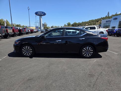 Used 2025 Nissan Altima 2.5 SV FWD image 8