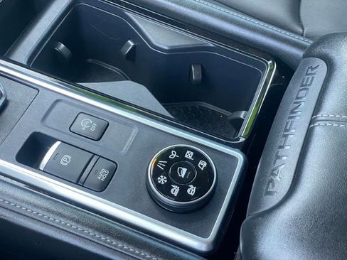 Used 2024 Nissan Pathfinder SL image 26